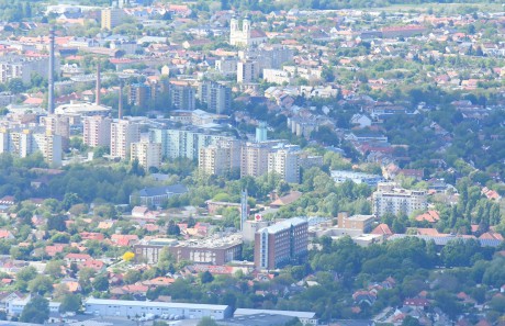 Több mint 1 milliárd az önkormányzati intézményekben dolgozók bérkiegészítésére